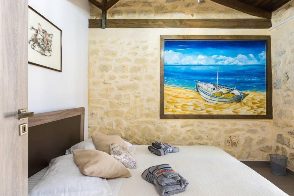 Villa Proto Helidoni - A Cozy Beachfront Villa Petres  외부 사진