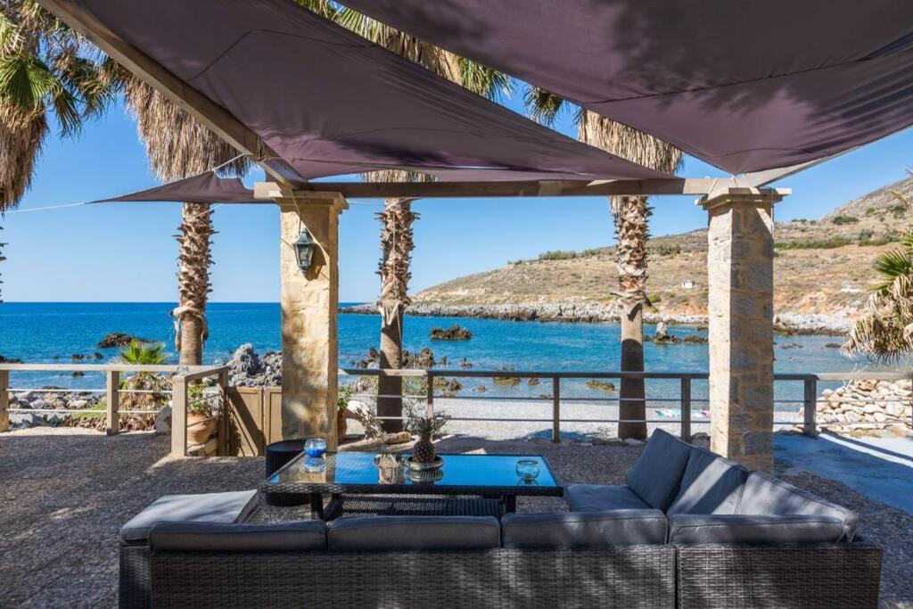 Villa Proto Helidoni - A Cozy Beachfront Villa Petres  외부 사진